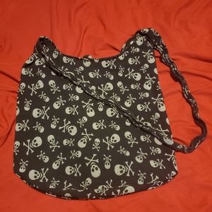 🖤🤍2/$15🤍🖤 Skull and Crossbones bag